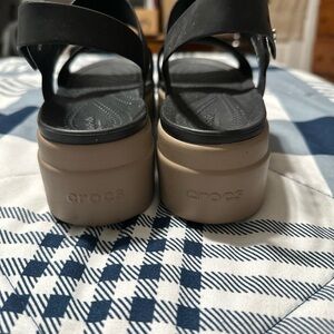 crocs platform sandals size 7